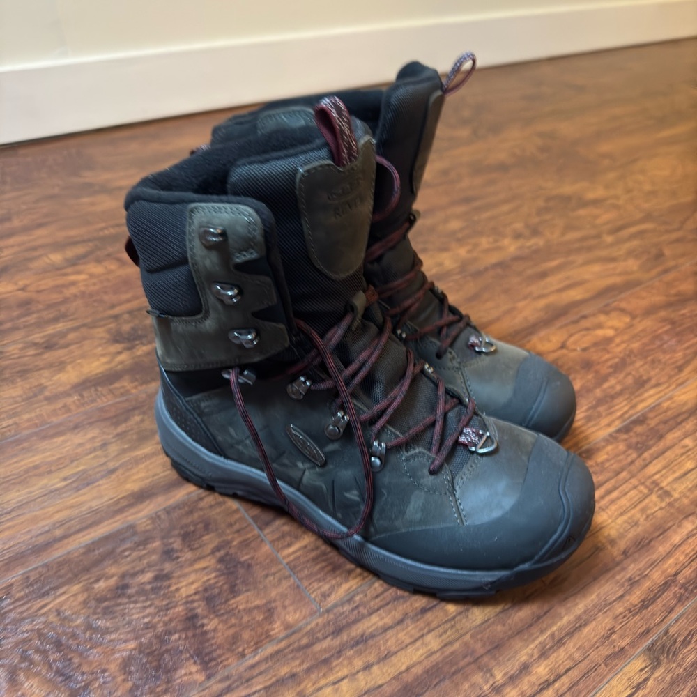 Never worn Men’s Keen Revel IV High